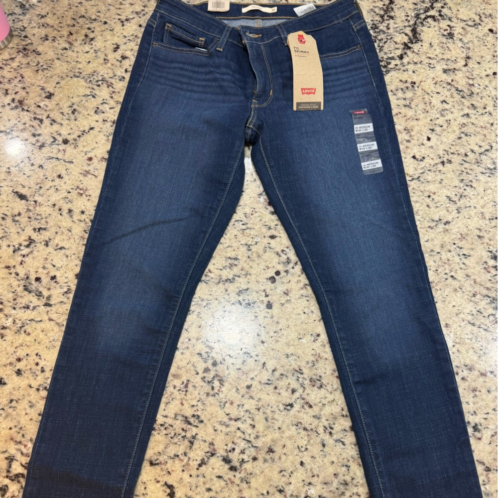 Women’s Levi 711 Mid Rise Skinny Jeans NWT